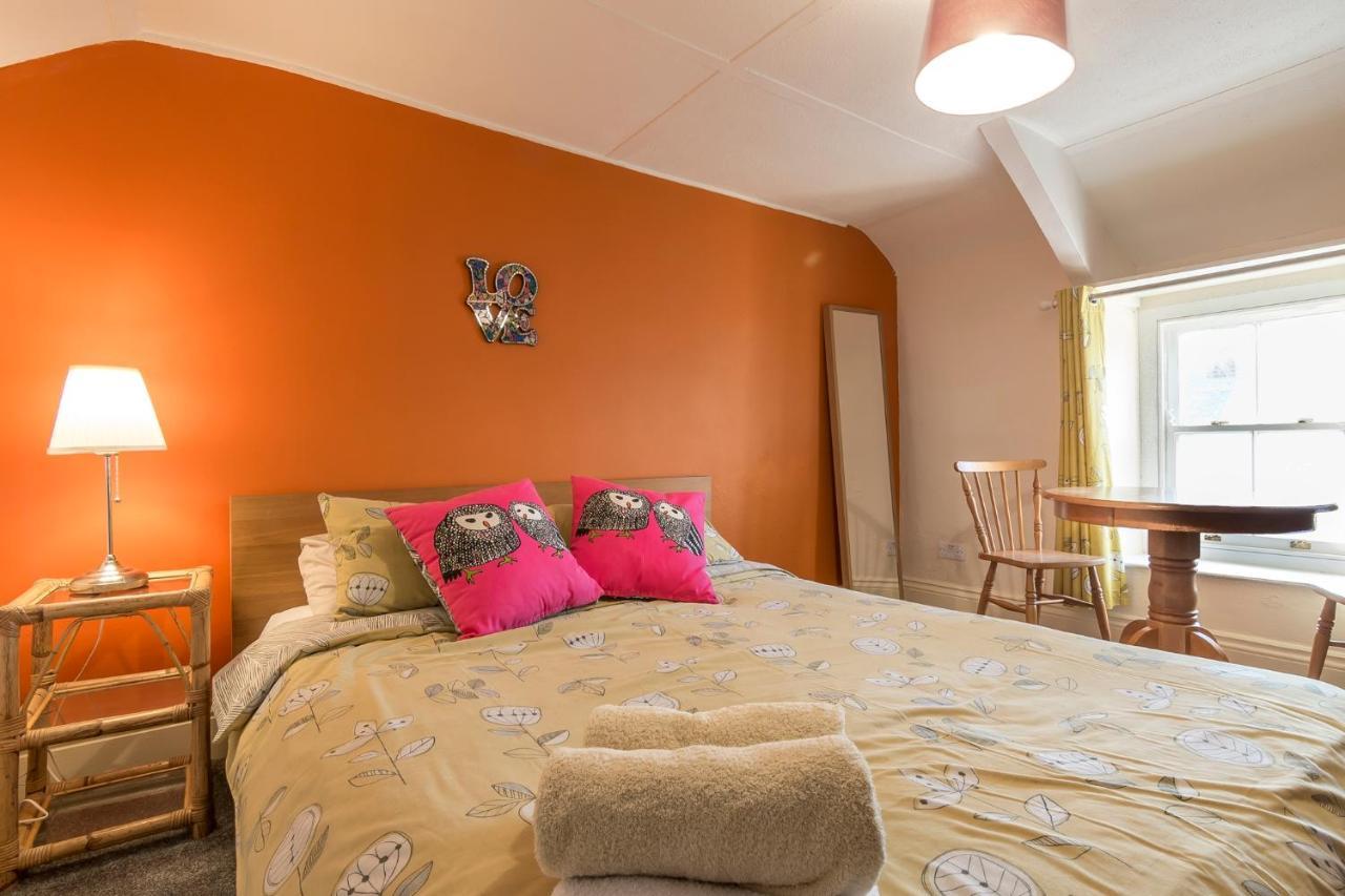 Manorbier Castle Inn Sunset Room Bagian luar foto