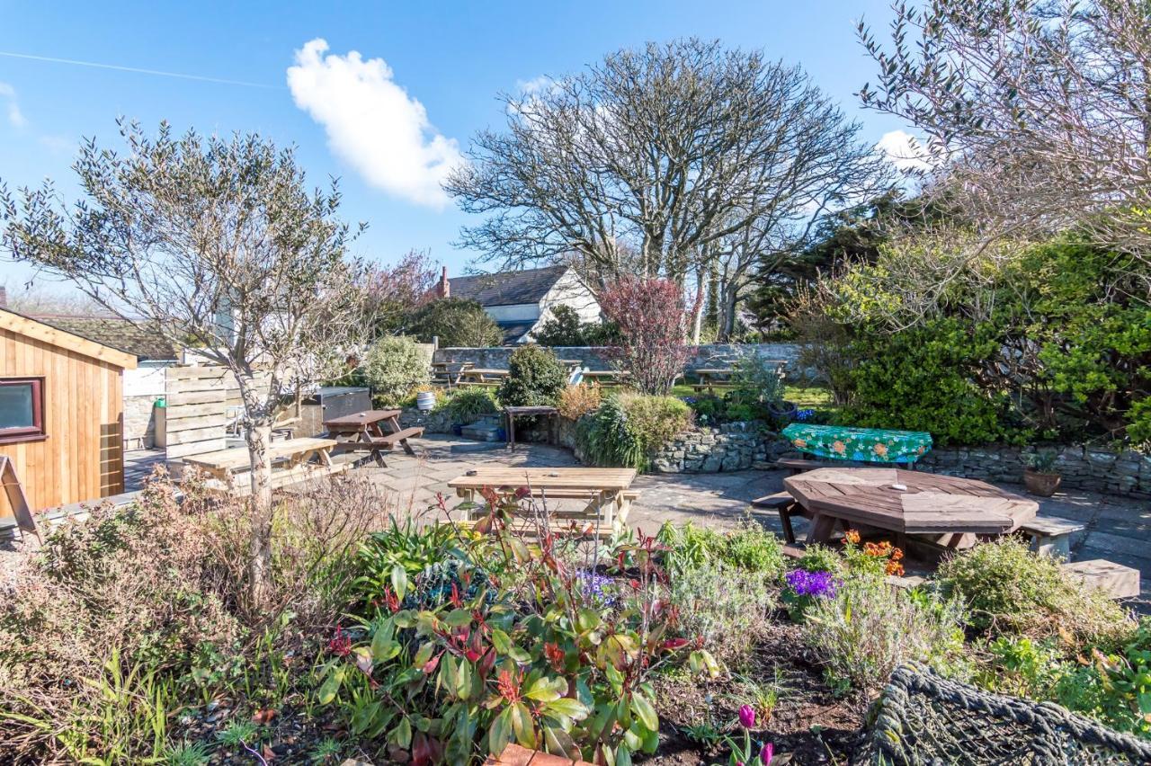 Manorbier Castle Inn Sunset Room Bagian luar foto