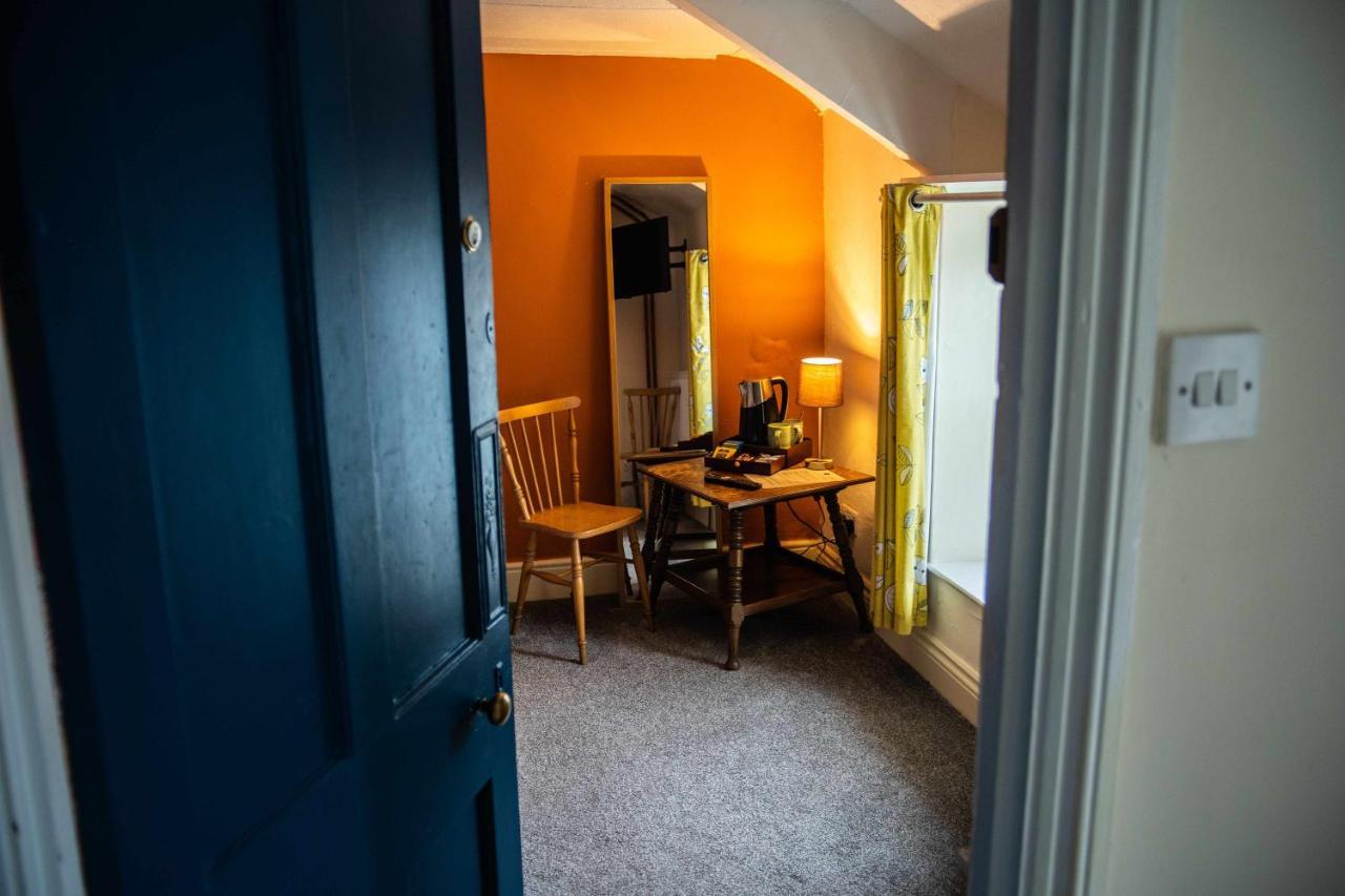 Manorbier Castle Inn Sunset Room Bagian luar foto
