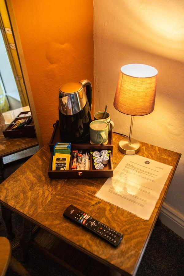 Manorbier Castle Inn Sunset Room Bagian luar foto