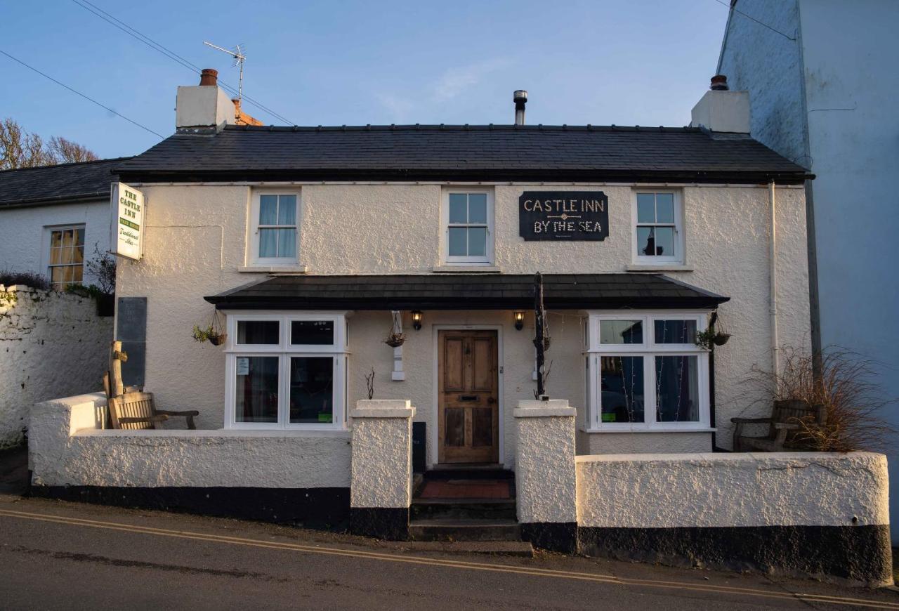 Manorbier Castle Inn Sunset Room Bagian luar foto